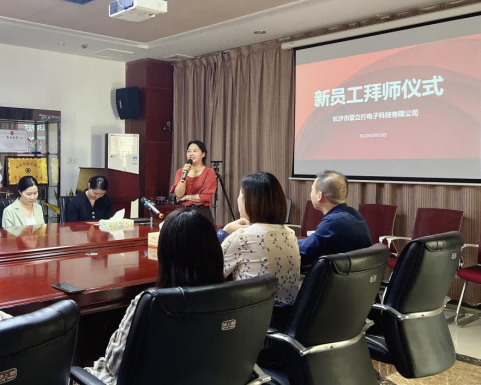 20220315周宇-2022年新員工拜師儀式暨對賭協議新聞稿224.png
